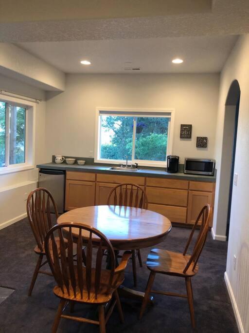 2 Bedroom Suite: Views, Private Entrance, Evchgr Amity Exterior photo
