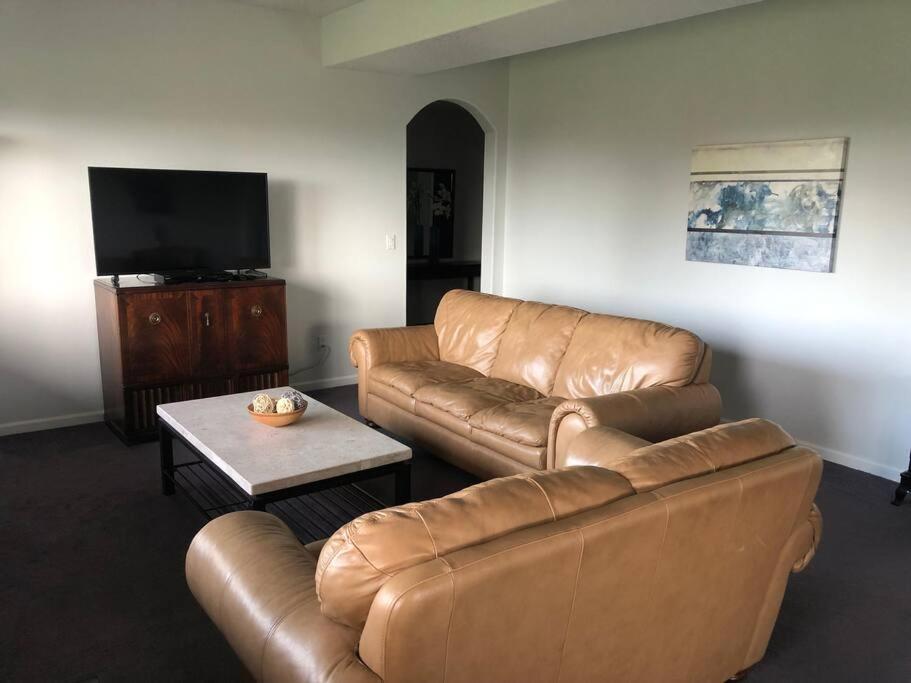 2 Bedroom Suite: Views, Private Entrance, Evchgr Amity Exterior photo